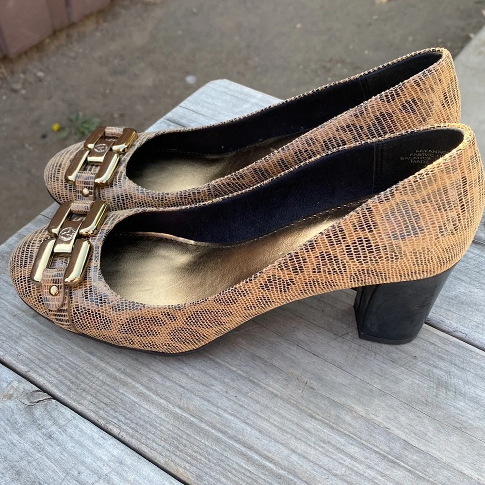 Anne Klein Cheetah Iflex Fannon Gold Pump Heels Size 6